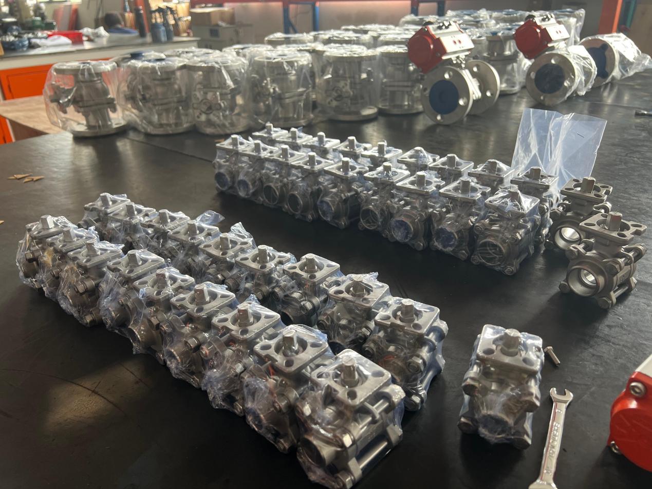 قامت Zhongguan Valves بطرح صمامات الكرة المكونة من قطعتين وثلاث قطع لتلبية احتياجات السيناريوهات المختلفة.